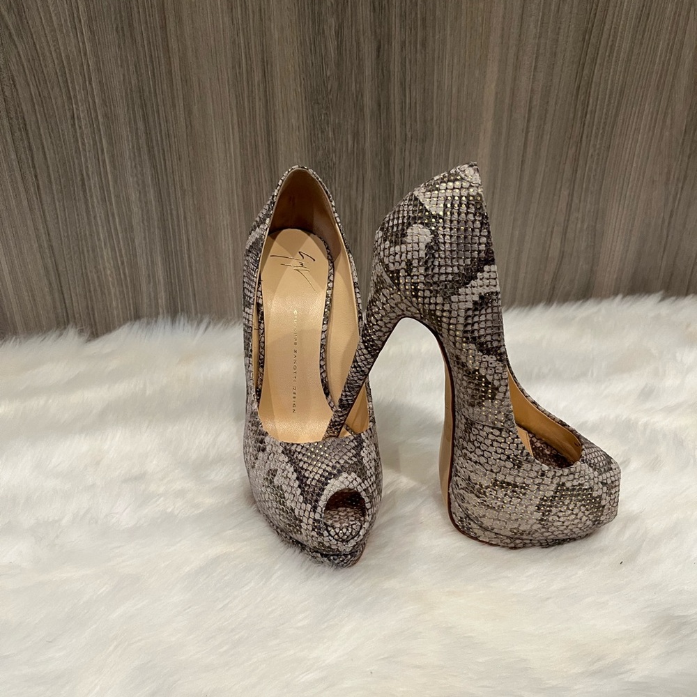 Giuseppe Zanotti platform pump